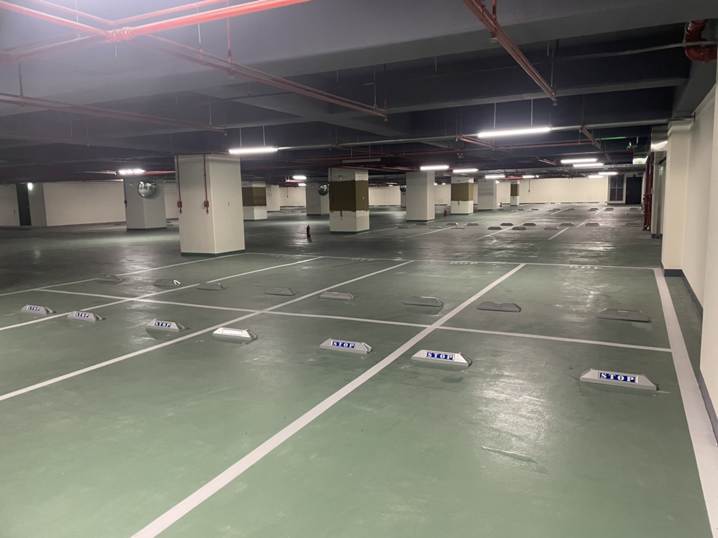 台北市內湖區-商辦大樓-地下停車場